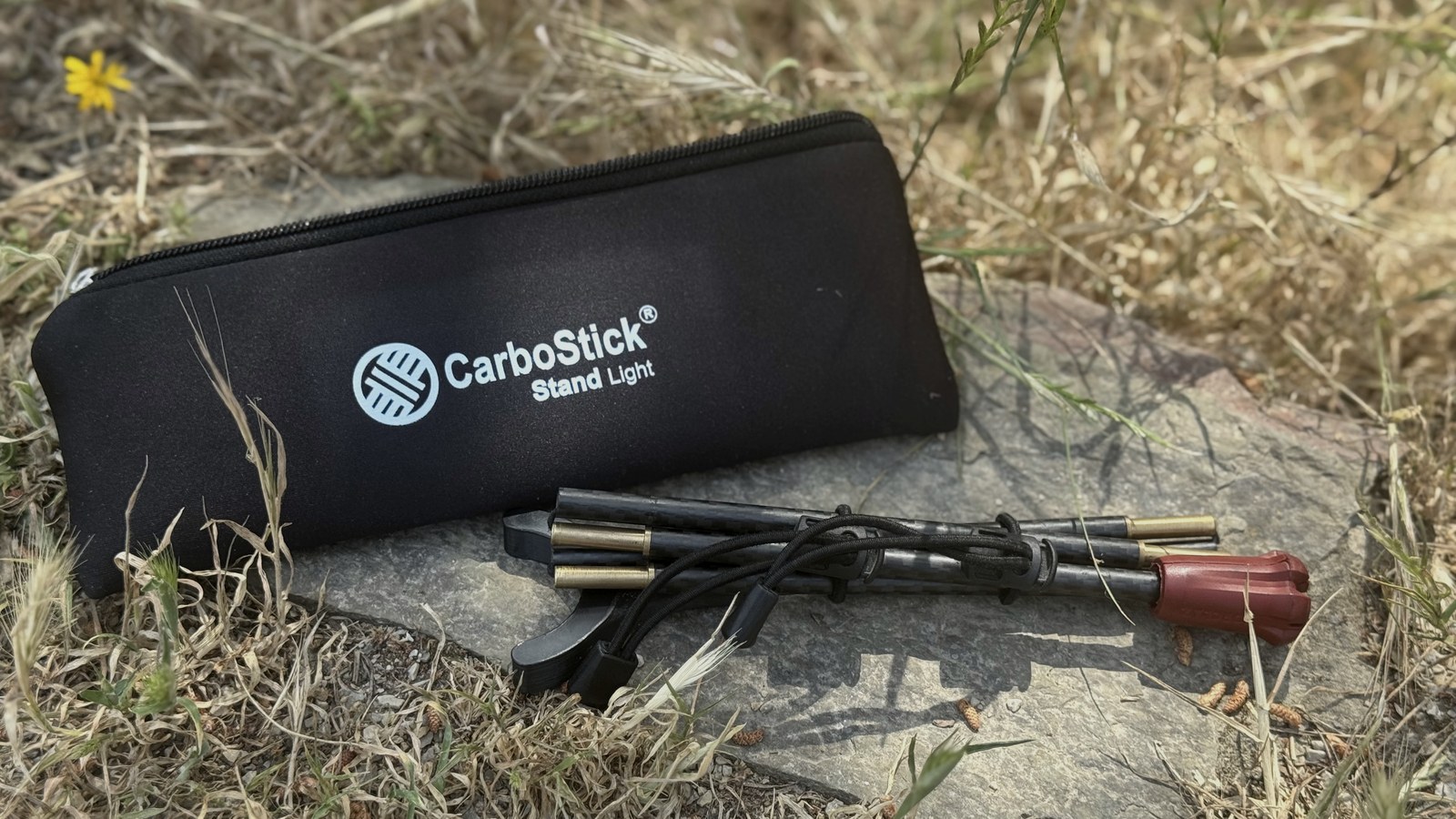 CarboStick — béquille carbone pliable avec pochette